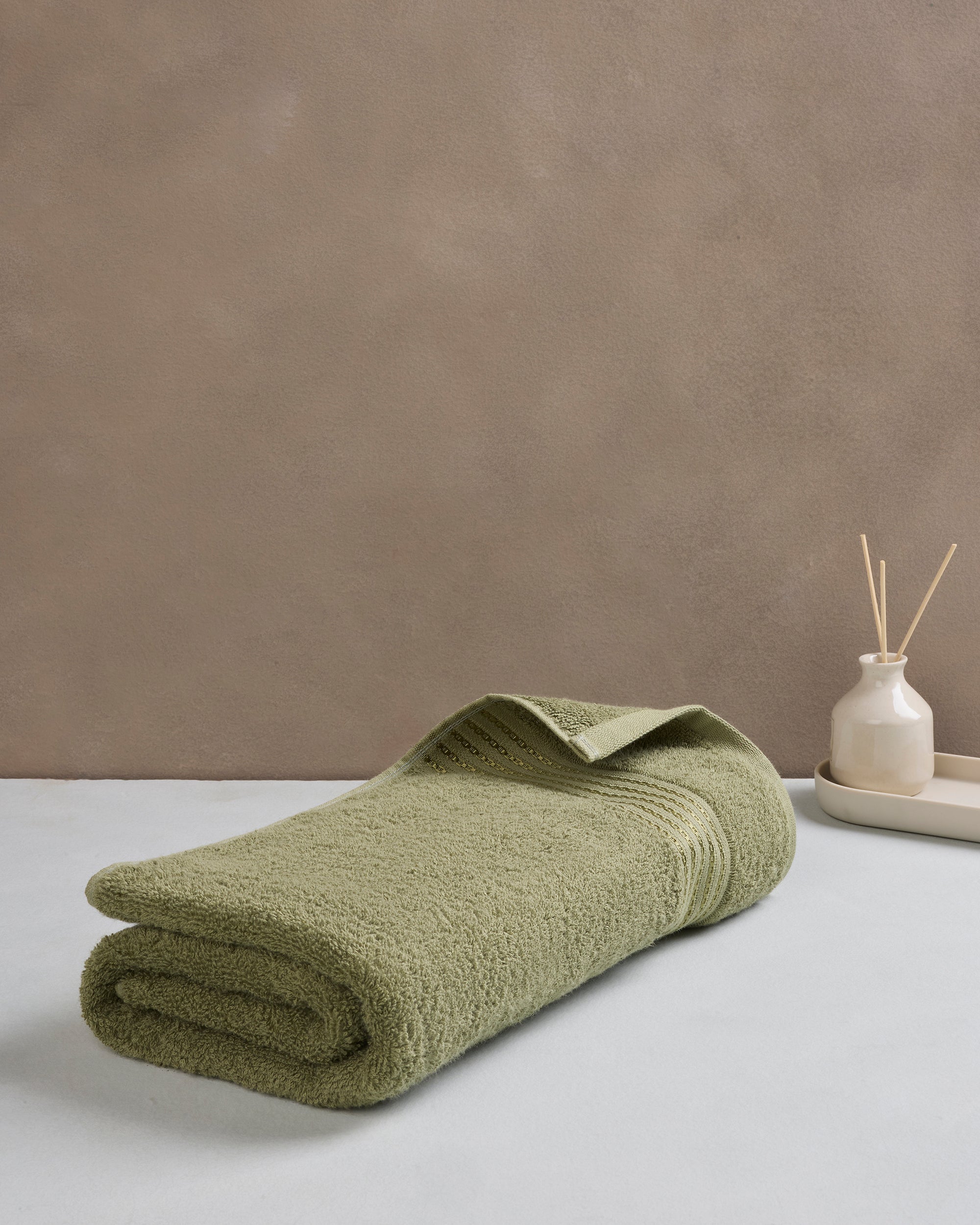 The Elite Collection | Bath Towel large | 500 GSM | Moss Green