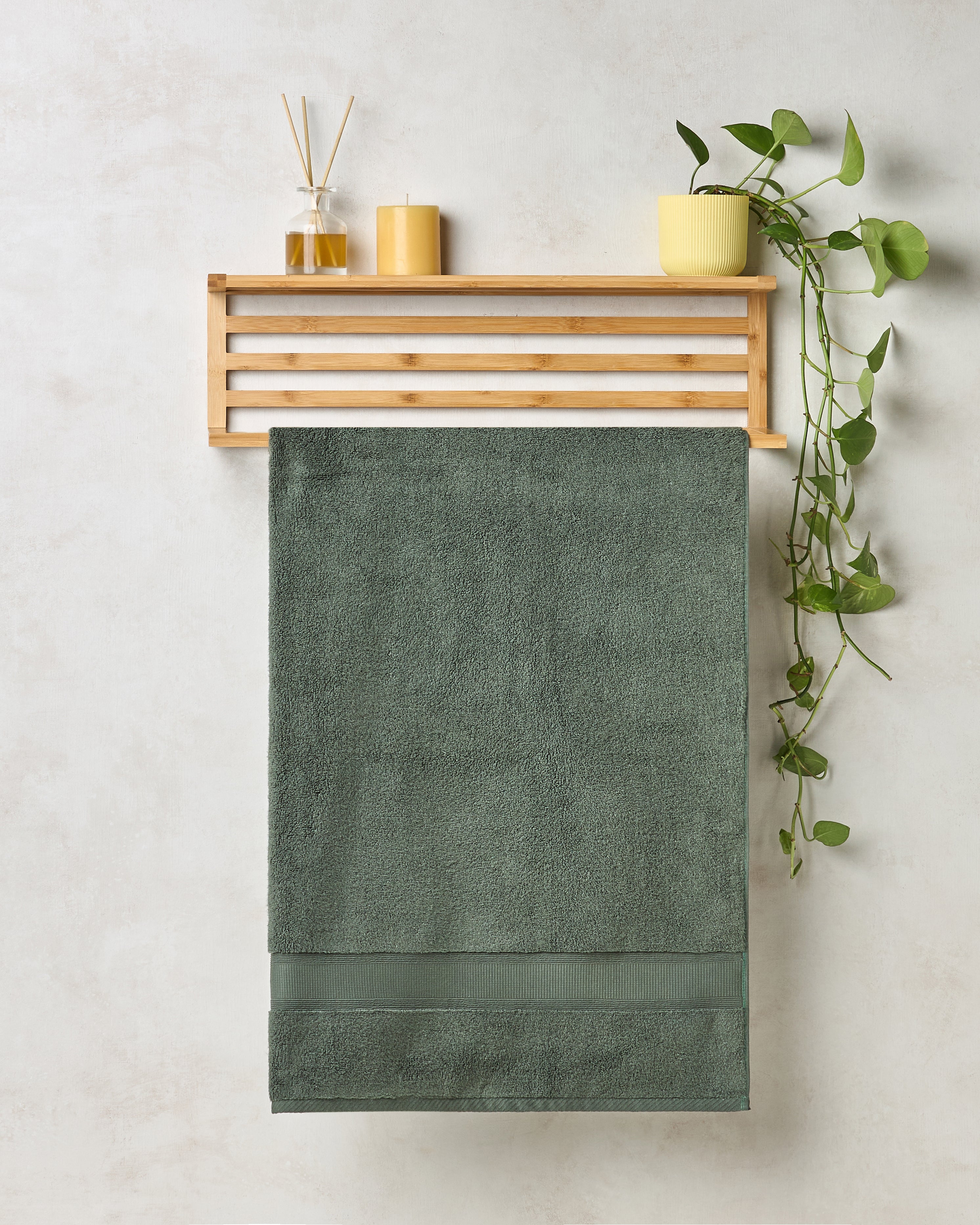 Gold Collection, Eminence | Bath Towel | 700 GSM Laurel Wreath By Himeya