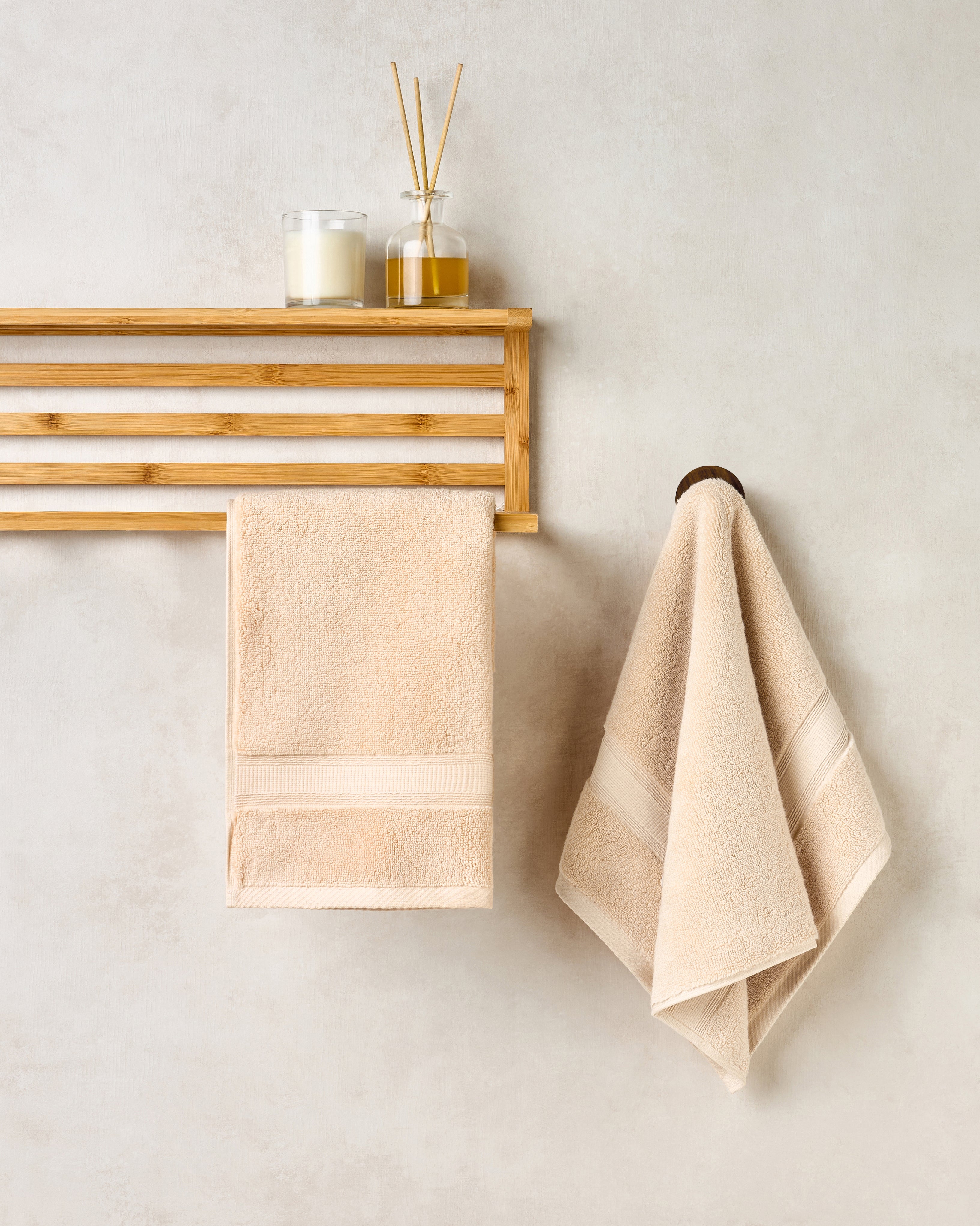 The Gold Collection | Hand Towel | 700 GSM | Ecru
