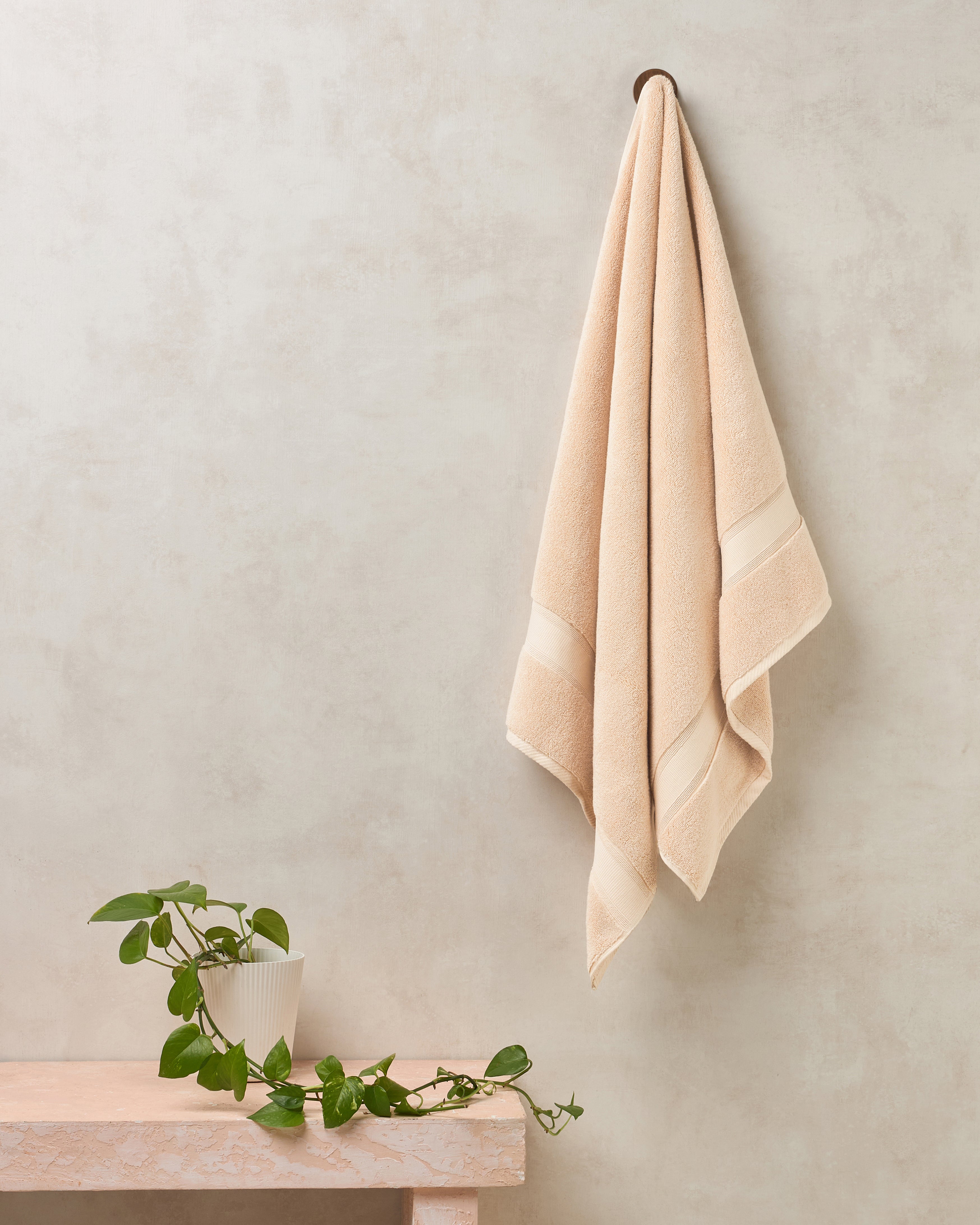 The Gold Collection | Bath Towel | 700 GSM | Ecru