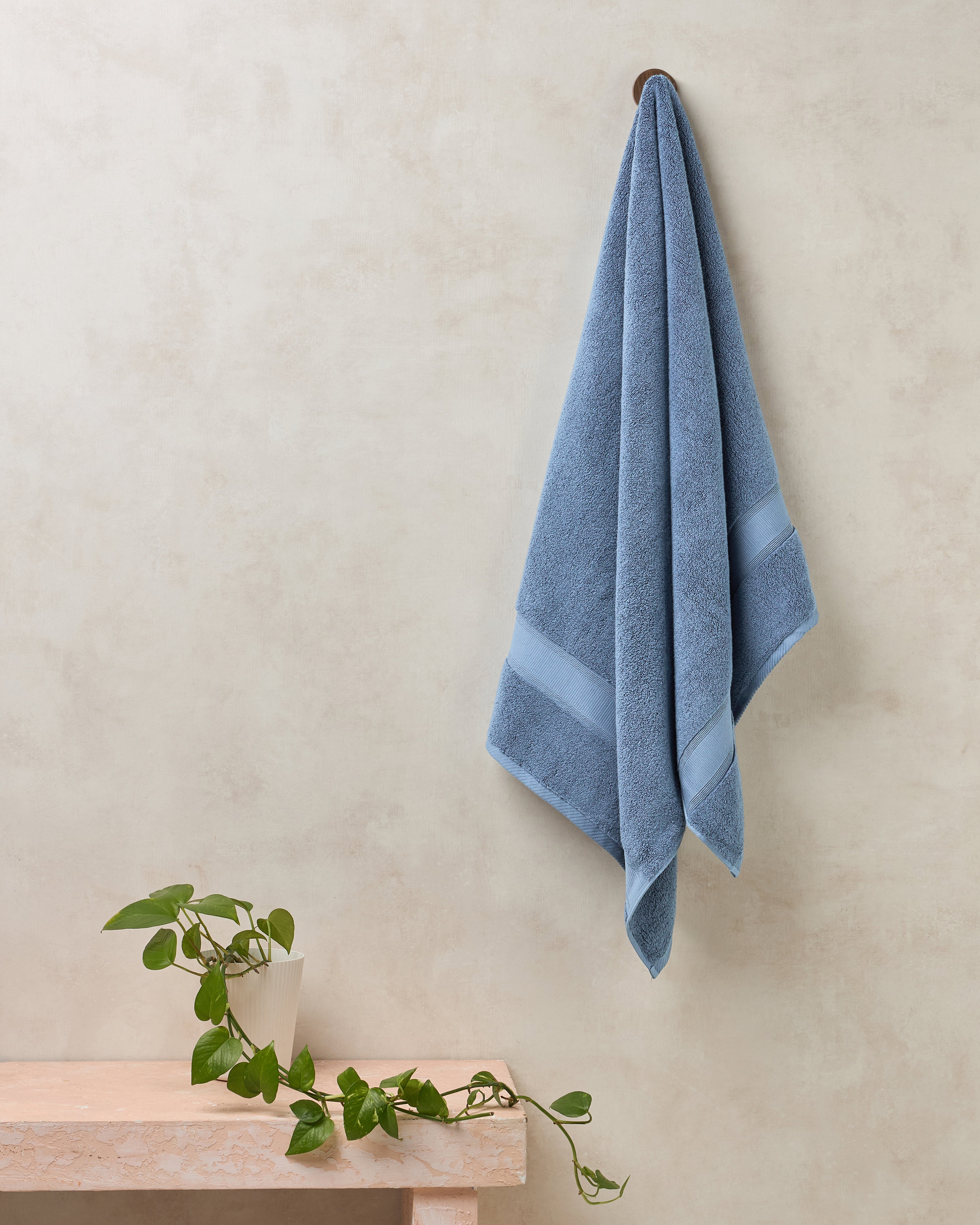 Gold Collection, Eminence | Bath Towel | 700 GSM Captain'S Blue By Himeya