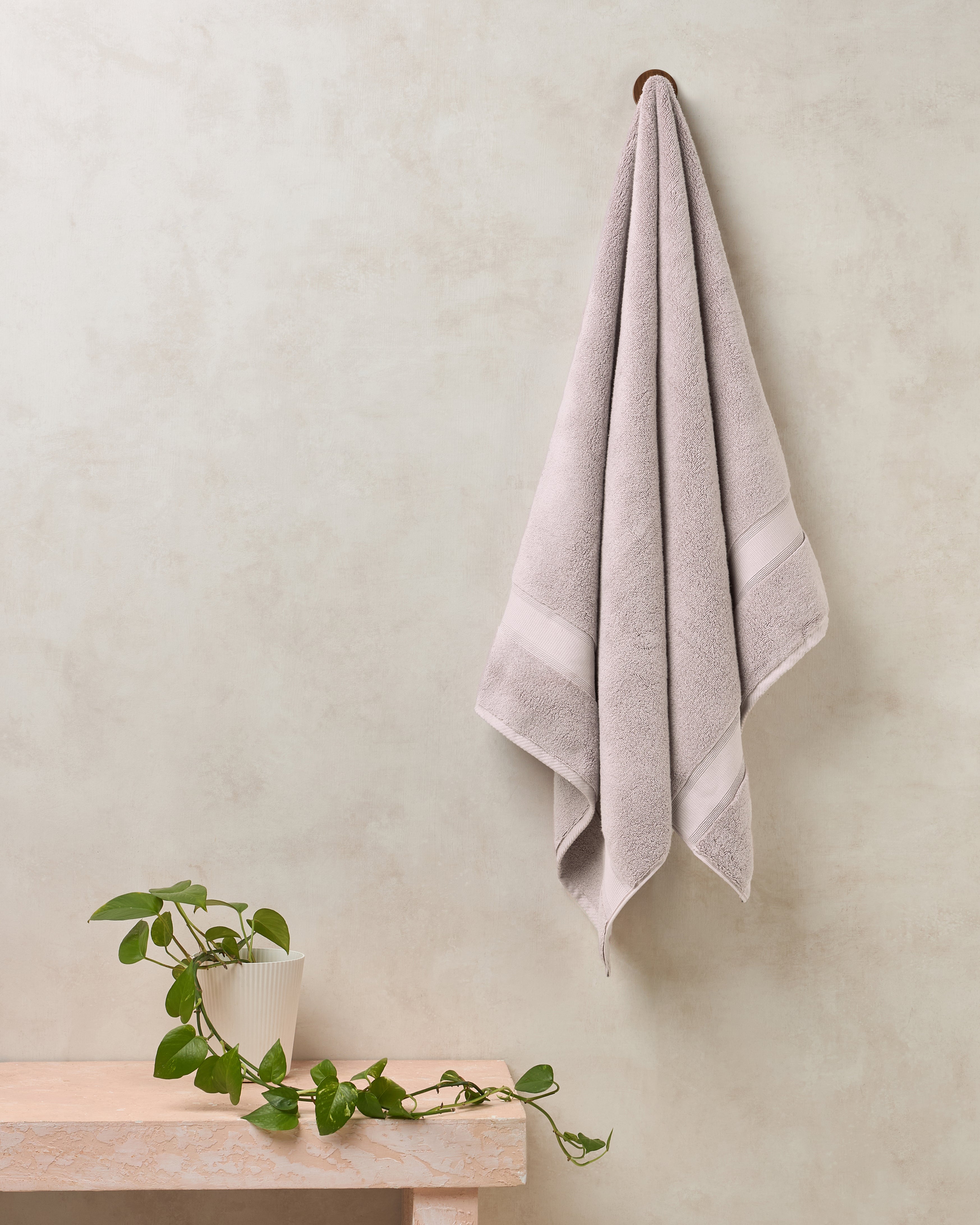 Gold Collection, Eminence | Bath Towel | 700 GSM Hushed Violet By Himeya