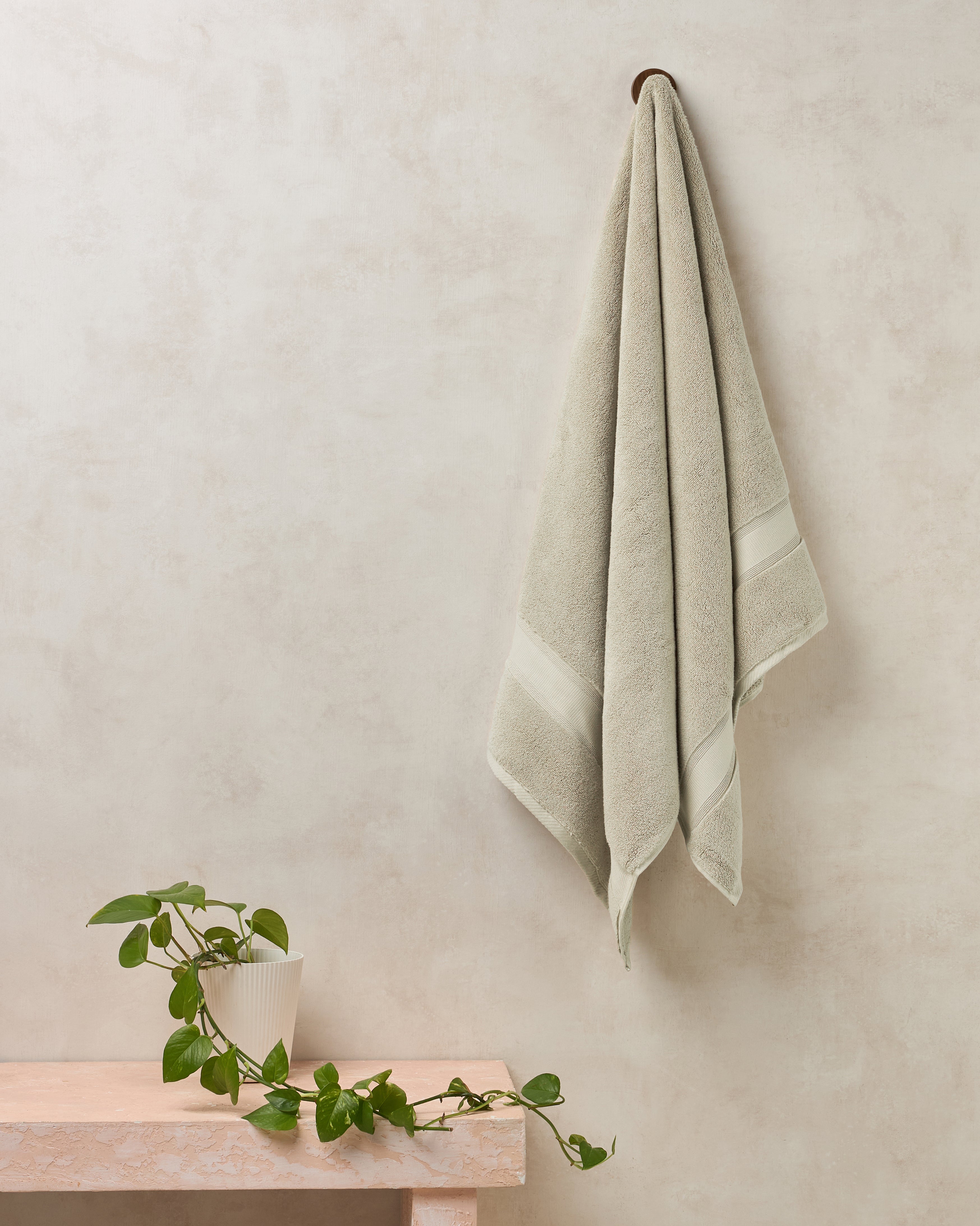 Gold Collection, Eminence | Bath Towel | 700 GSM Oatmeal By Himeya