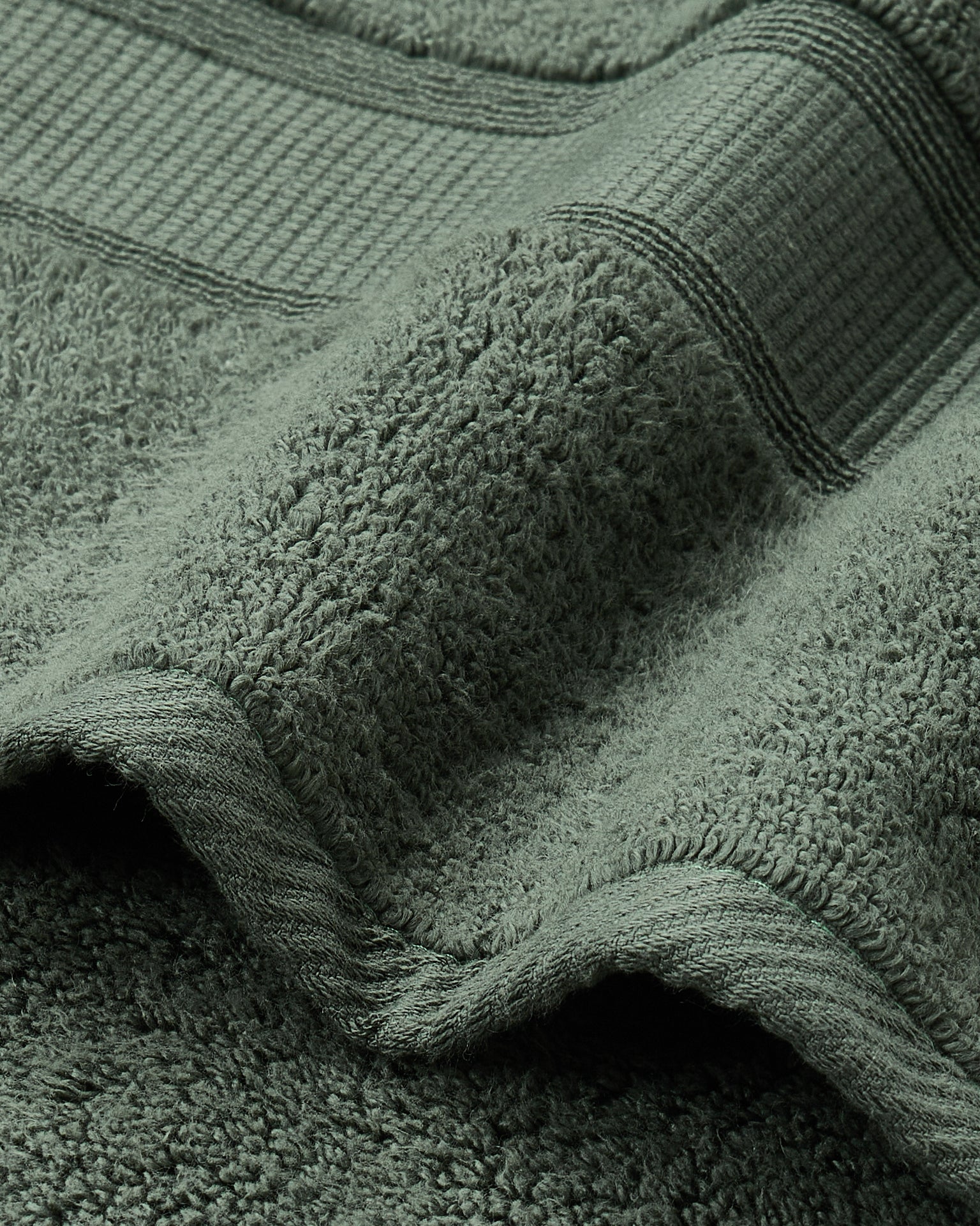 Gold Collection, Eminence | Bath Towel | 700 GSM Laurel Wreath By Himeya