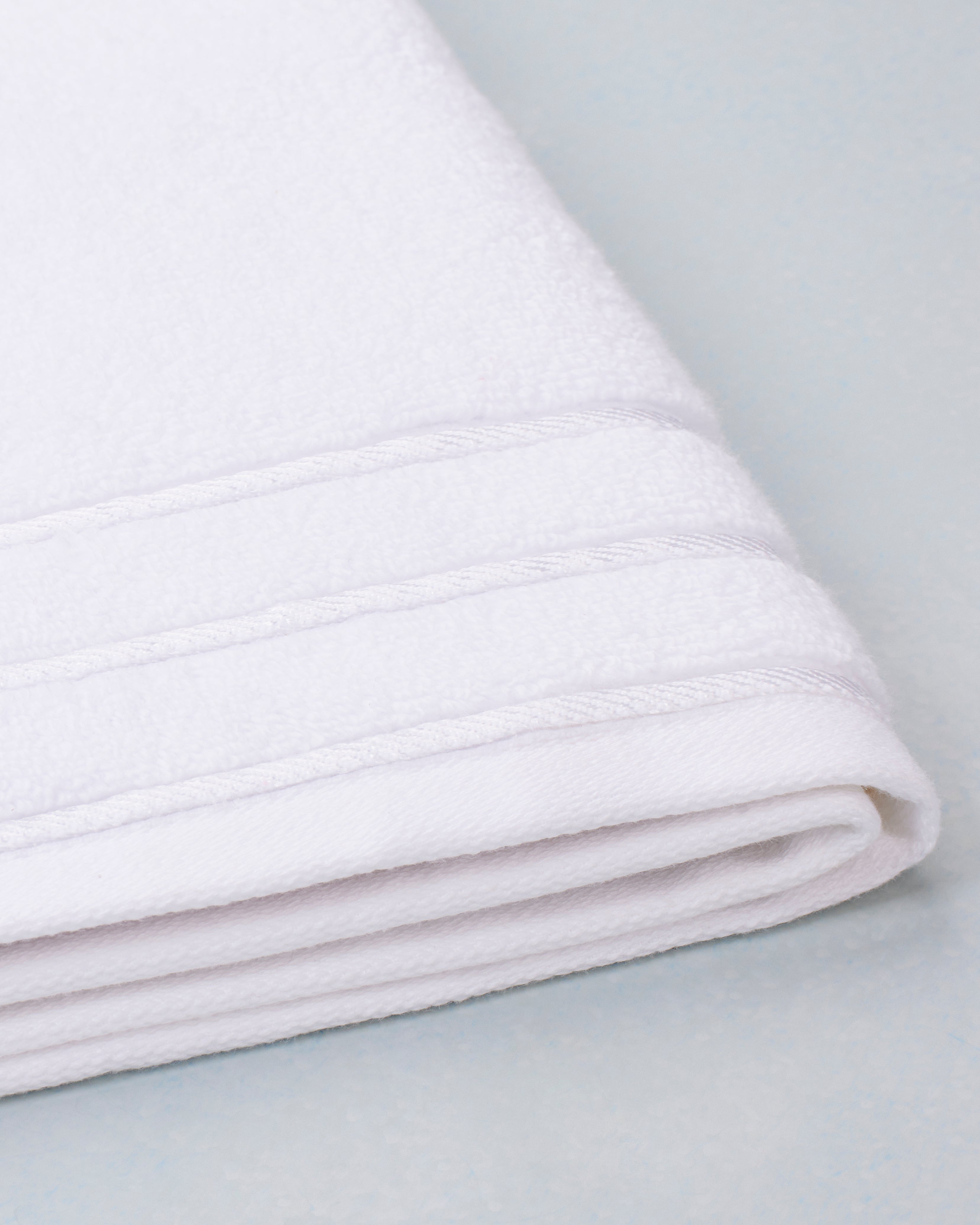 Gold Collection | Bath Towel | 650 GSM | Dreamy White by Himeya