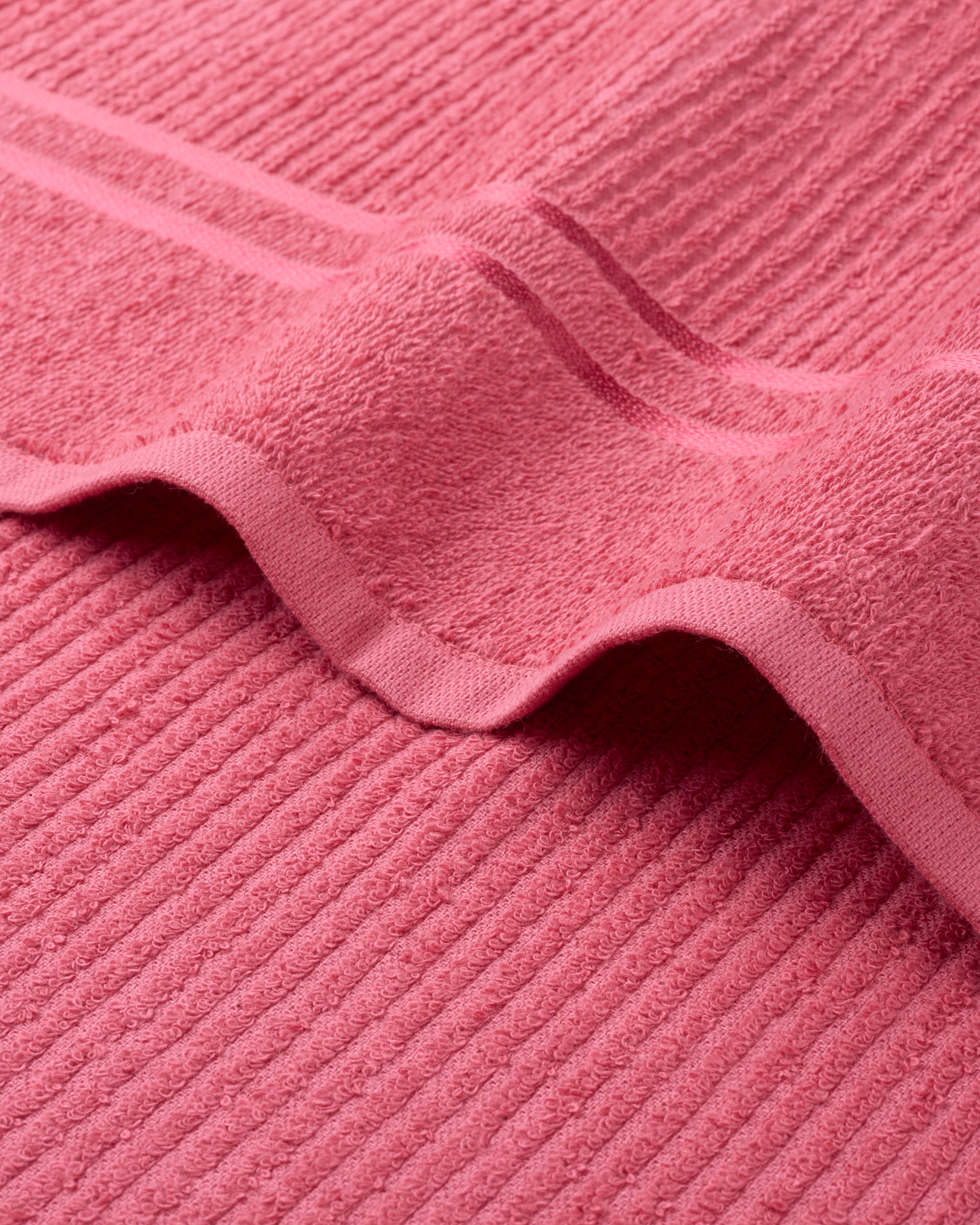 Comfort Collection, Classic Quickdry | Bath Towel | 300 GSM - Ruby Red by Himeya