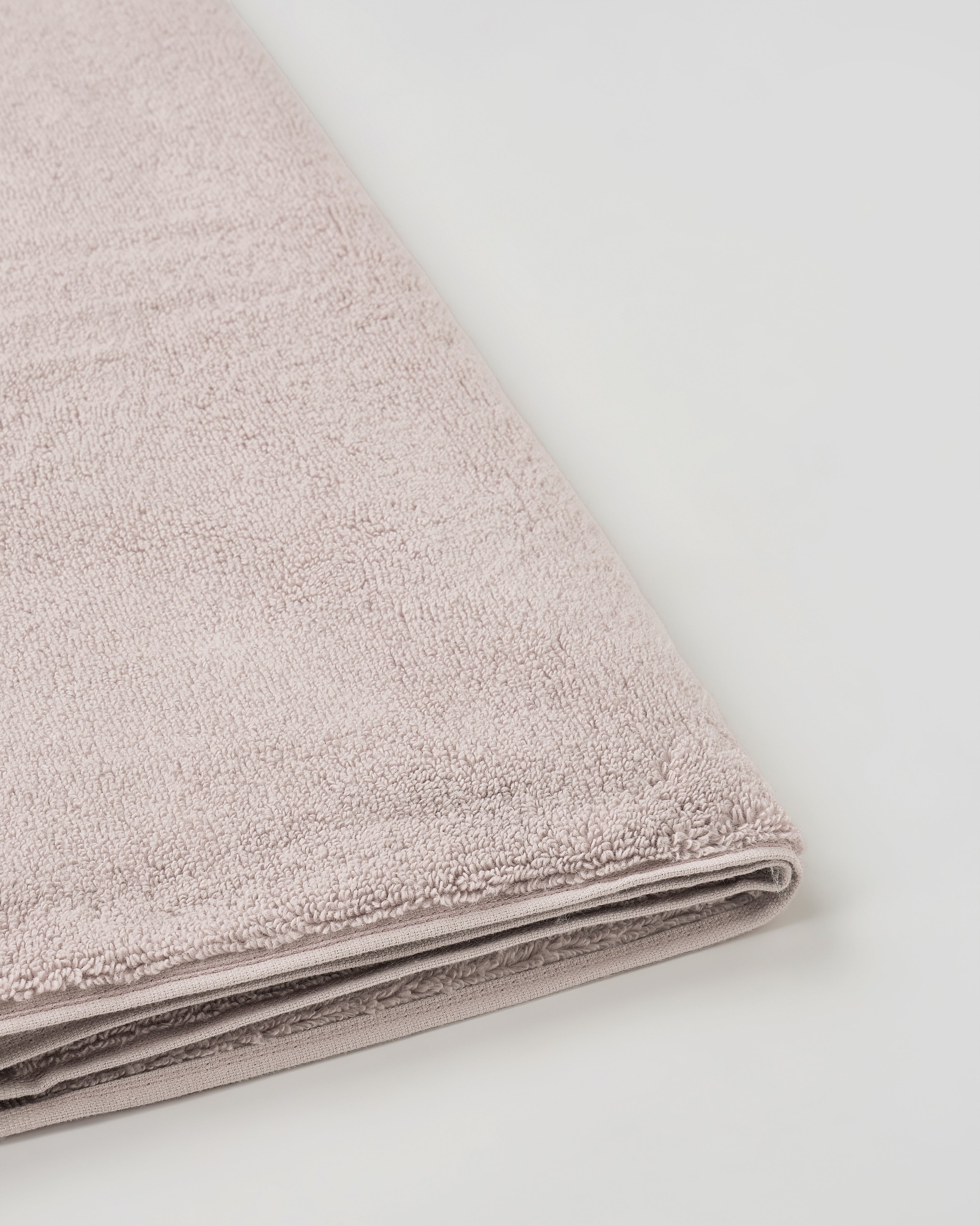 Gold Collection, Eminence | Bath Towel | 700 GSM Hushed Violet By Himeya