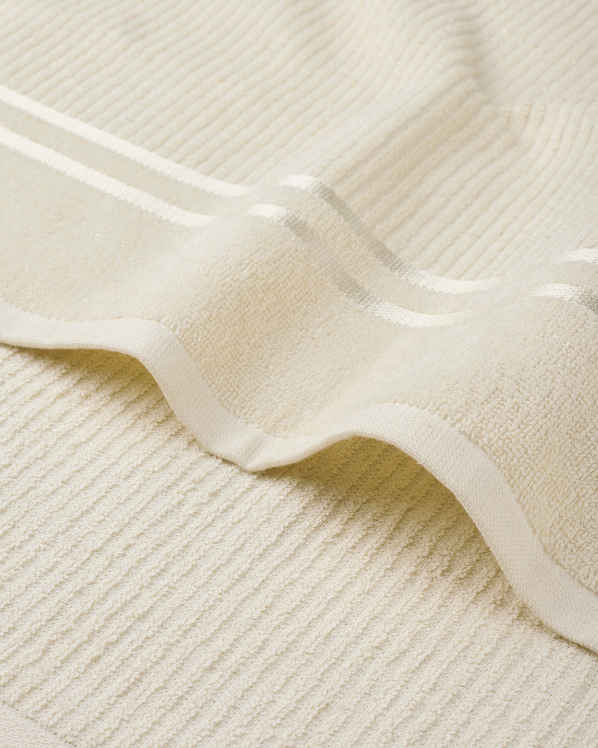 Comfort Collection, Classic Quickdry | Bath Towel | 300 GSM - Swiss Cream by Himeya