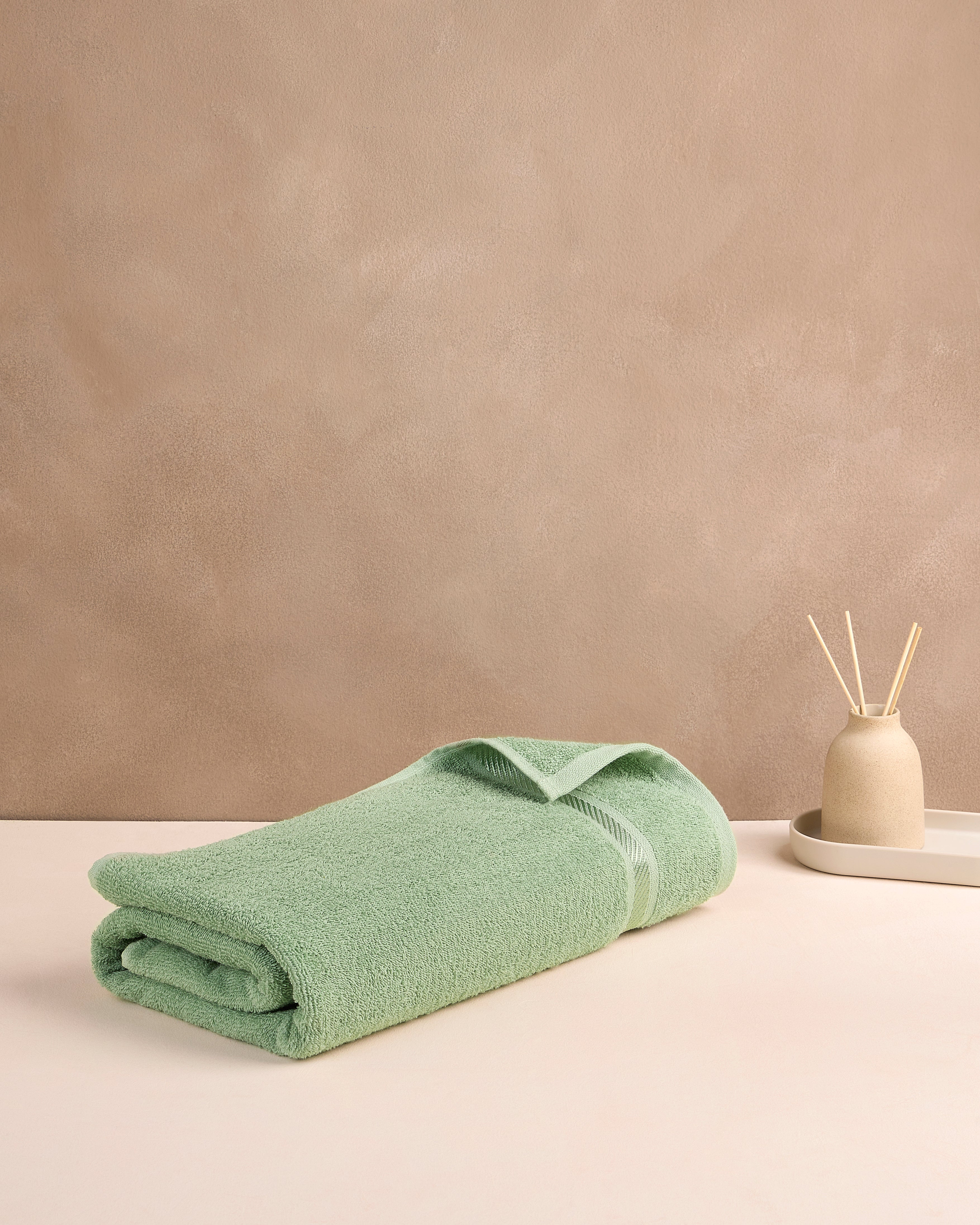 Comfort Aero Cotton | Bath Towel | 350 GSM | Artichoke Green