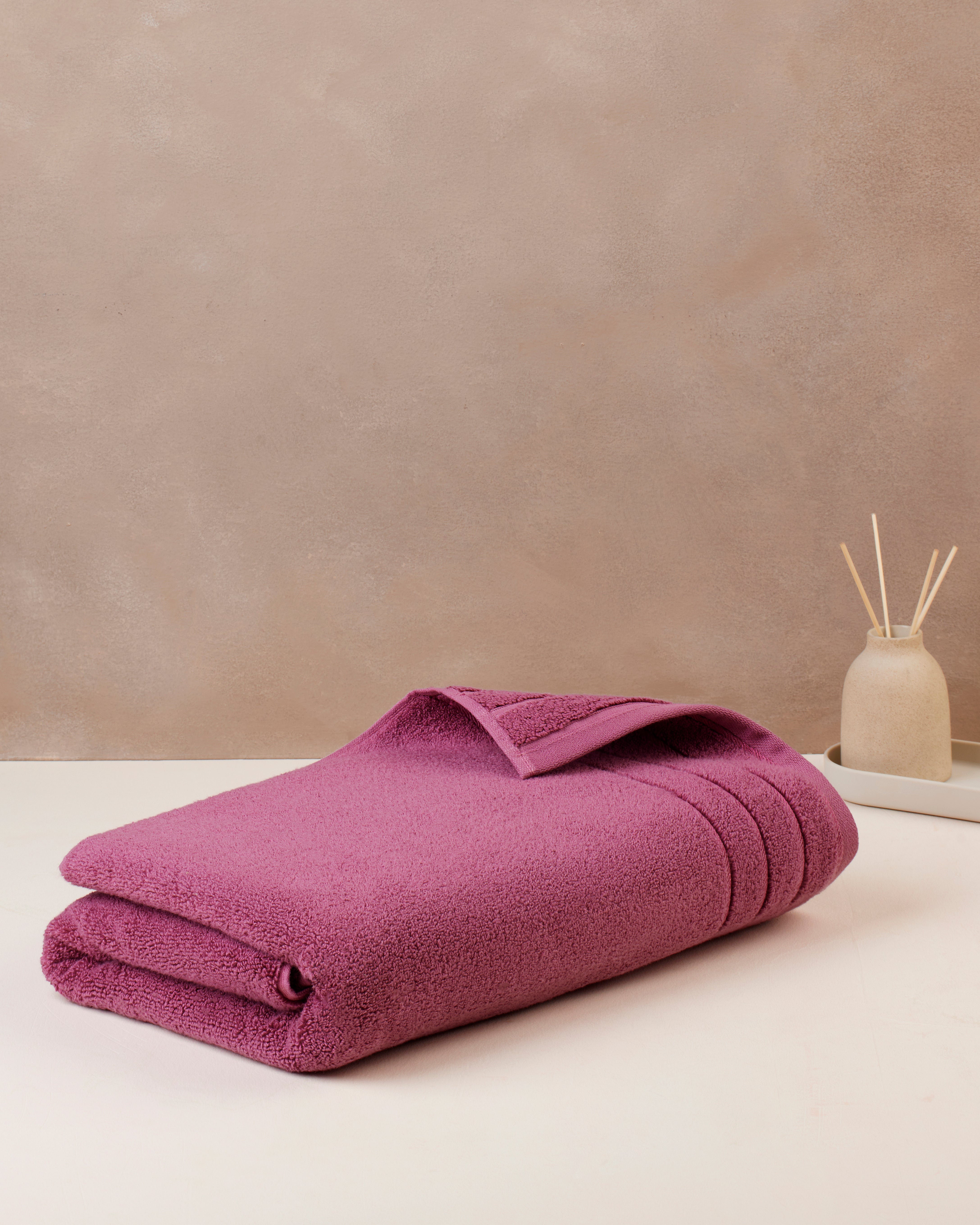 Gold Collection, Super Plush | Bath Towel | 650 GSM - Purple by Himeya