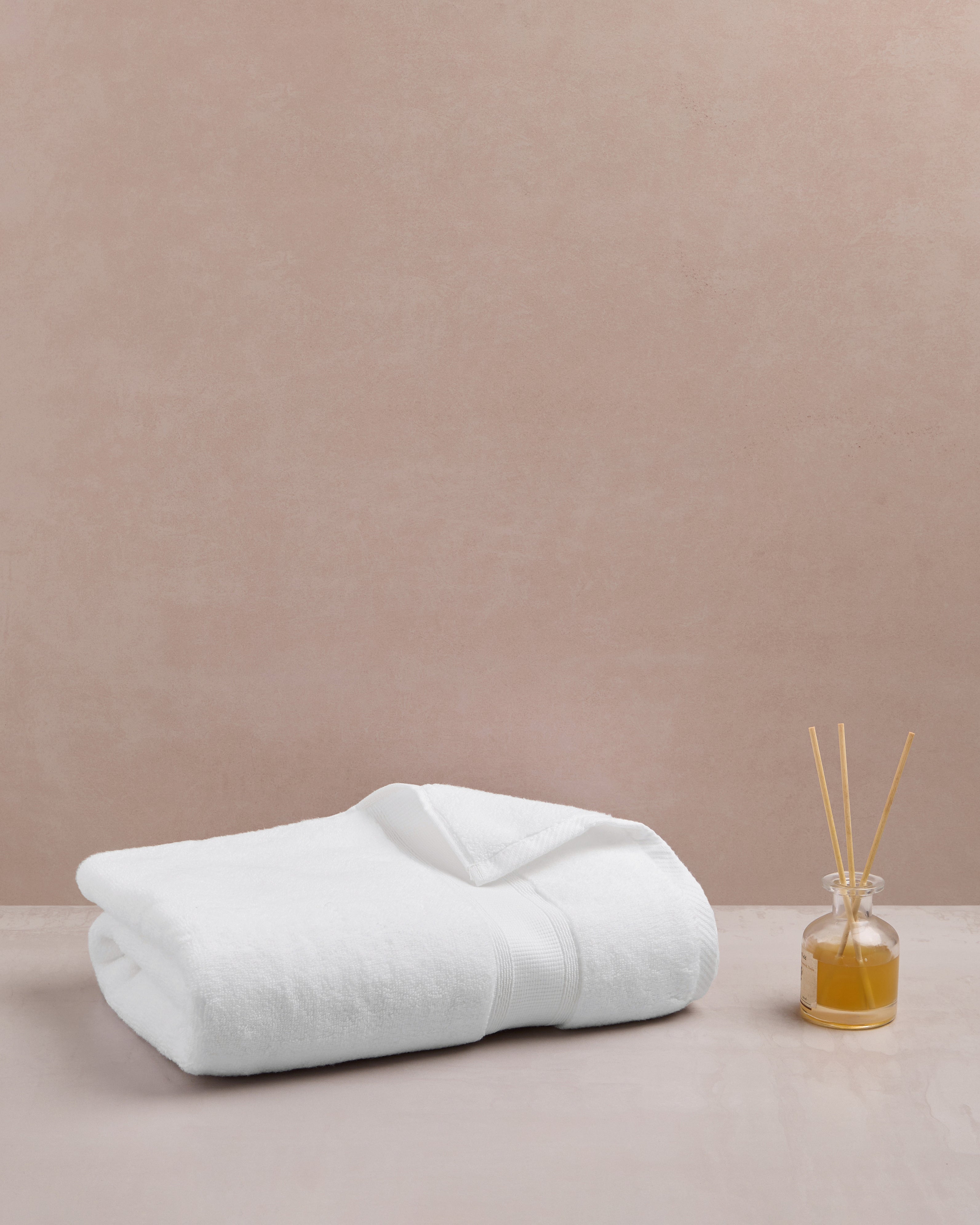 Gold Collection, Eminence | Bath Towel | 700 GSM Oyster Mushroom By Himeya