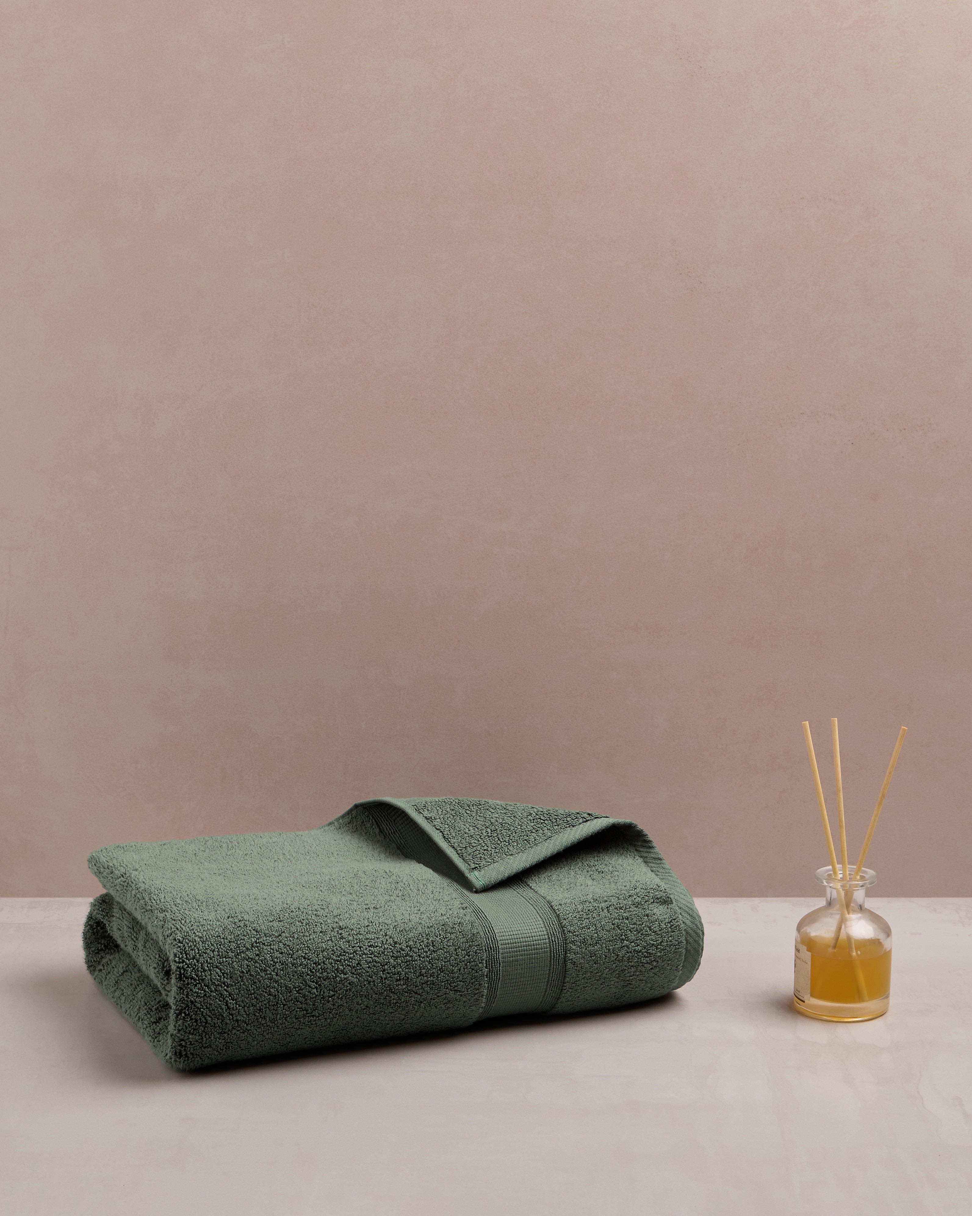 Gold Collection, Eminence | Bath Towel | 700 GSM Laurel Wreath By Himeya