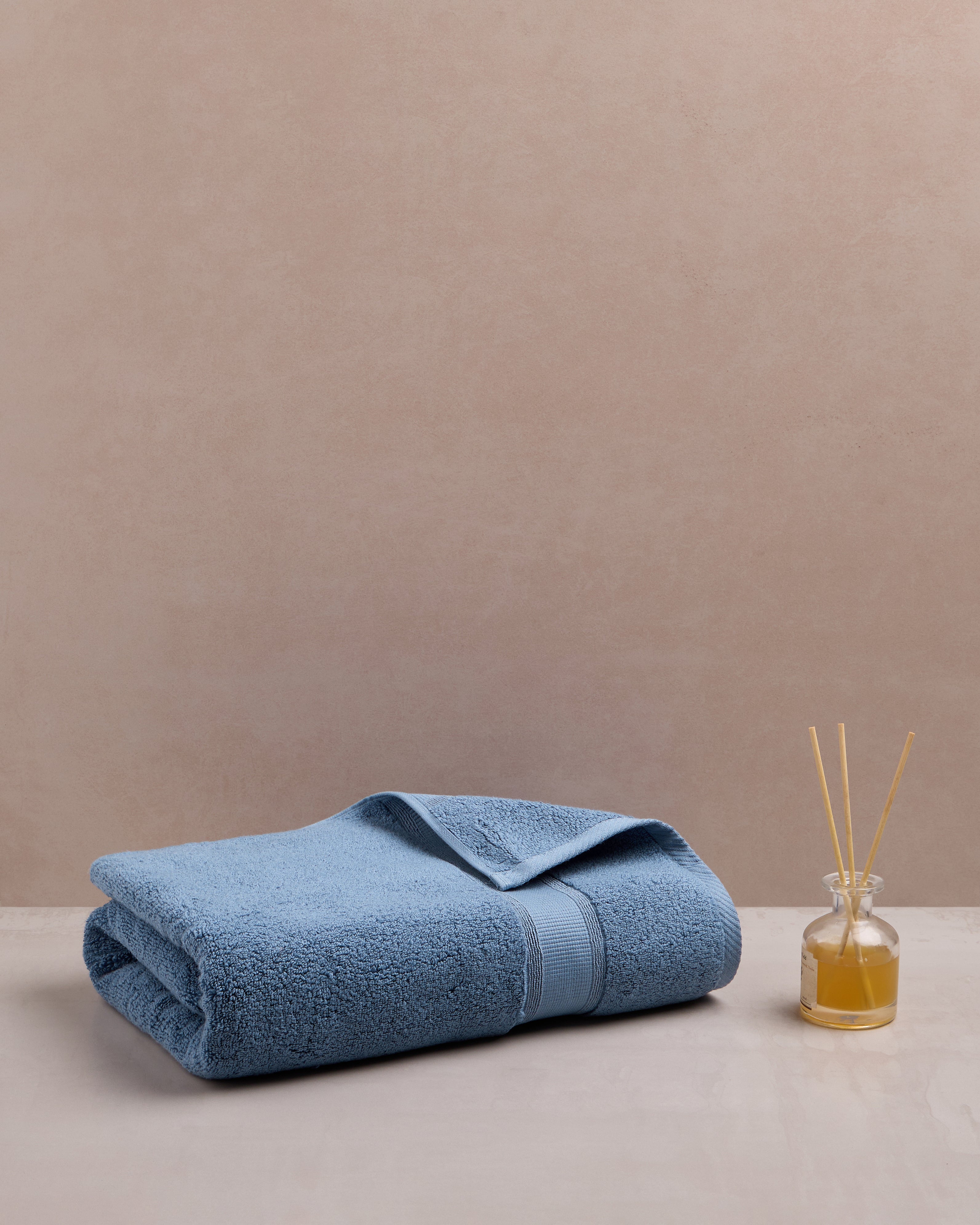 Gold Collection, Eminence | Bath Towel | 700 GSM Captain'S Blue By Himeya