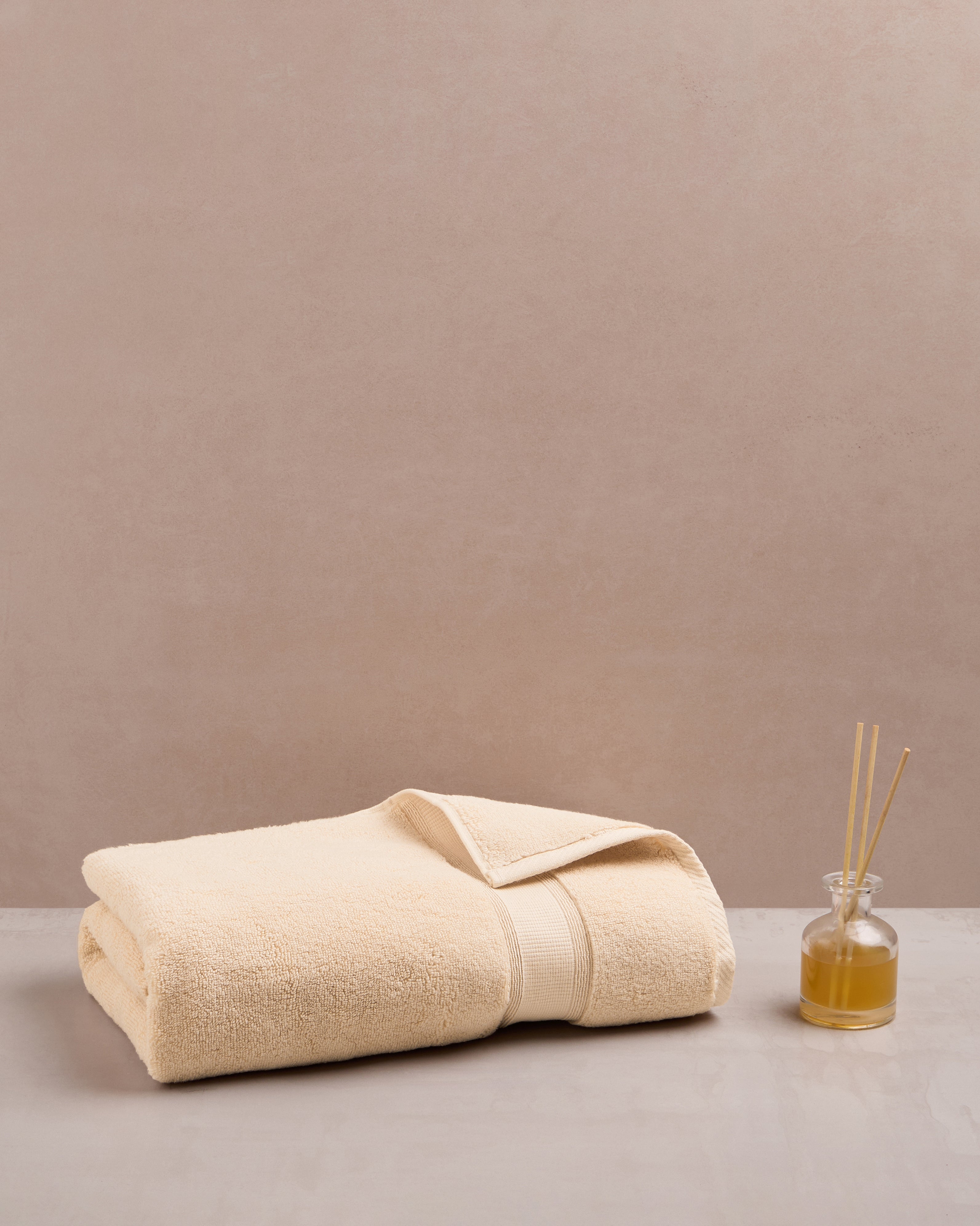 The Gold Collection | Bath Towel | 700 GSM | Ecru