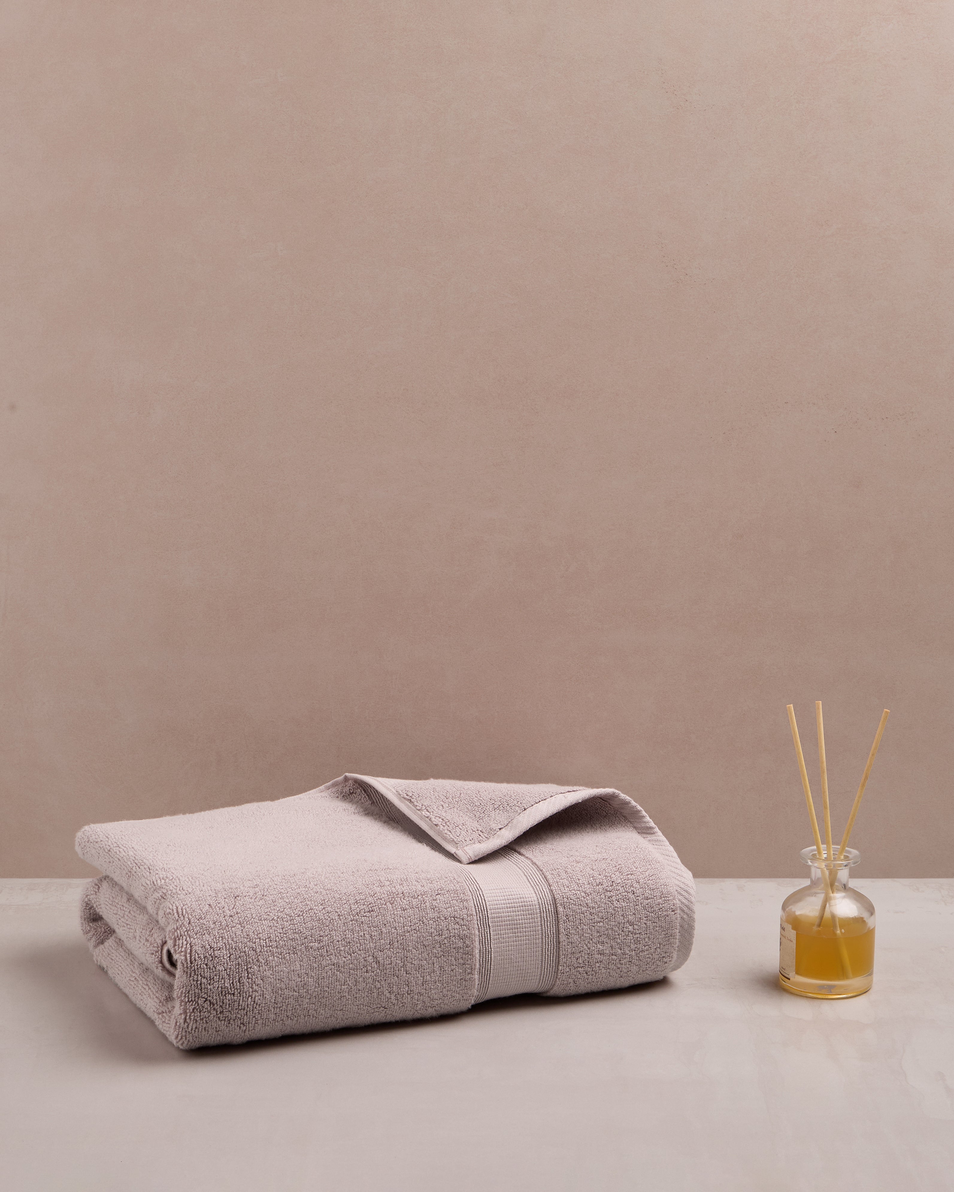 Gold Collection, Eminence | Bath Towel | 700 GSM Hushed Violet By Himeya