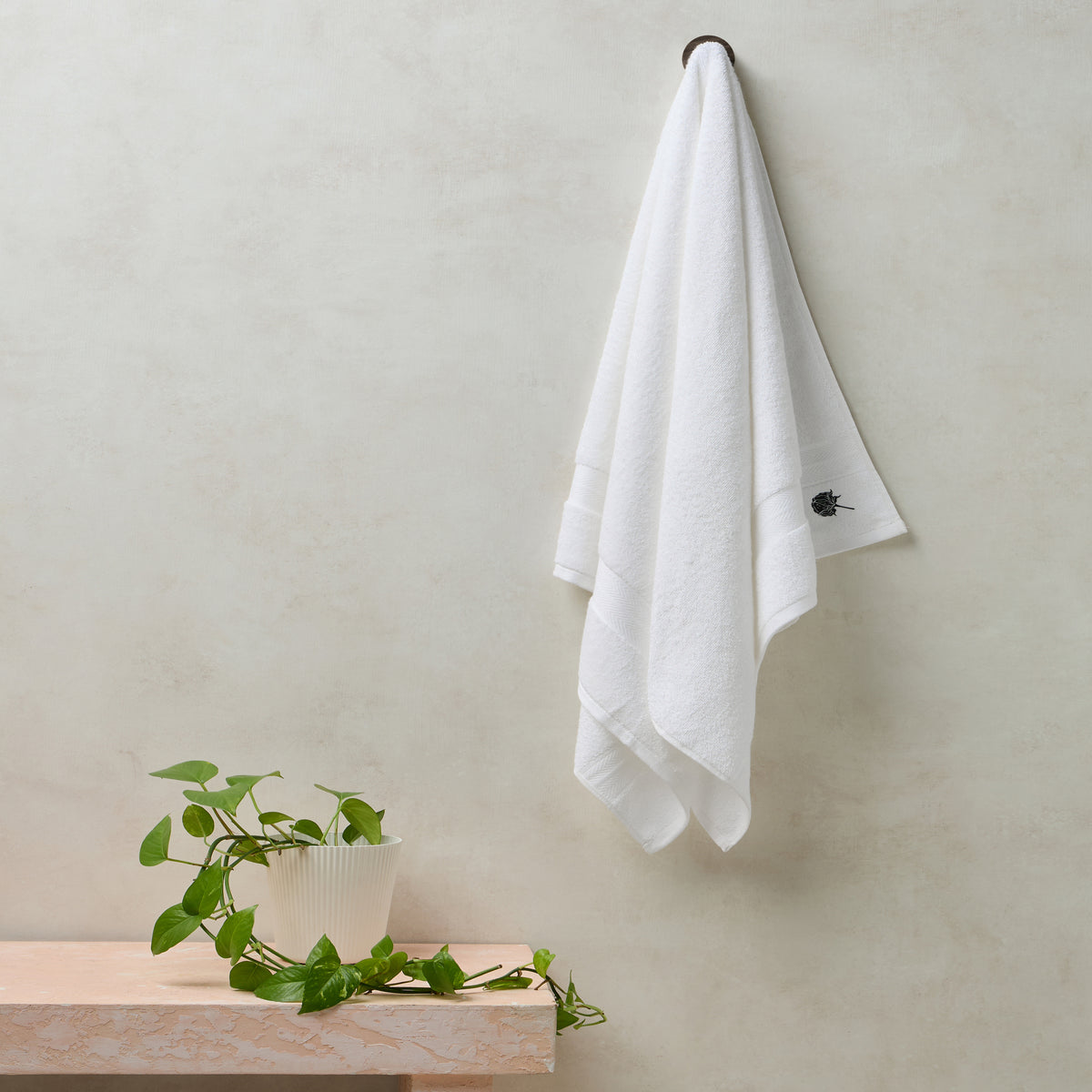 Elite Collection | Bath Towel | 580 GSM | White