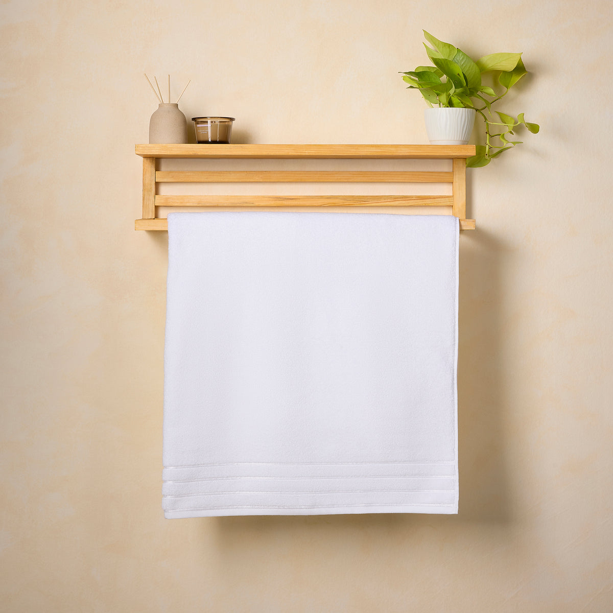 Gold Collection | Hand Towel | 650 GSM | Dreamy White
